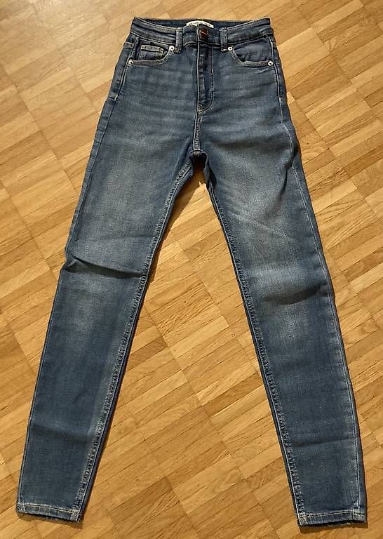 Pull&Bear Pantaloni: Neu!! Jeans von Pull&Bear Gr 158 – Nuovo (secondo la descrizione) da Fislisbach venduto da MichaHa