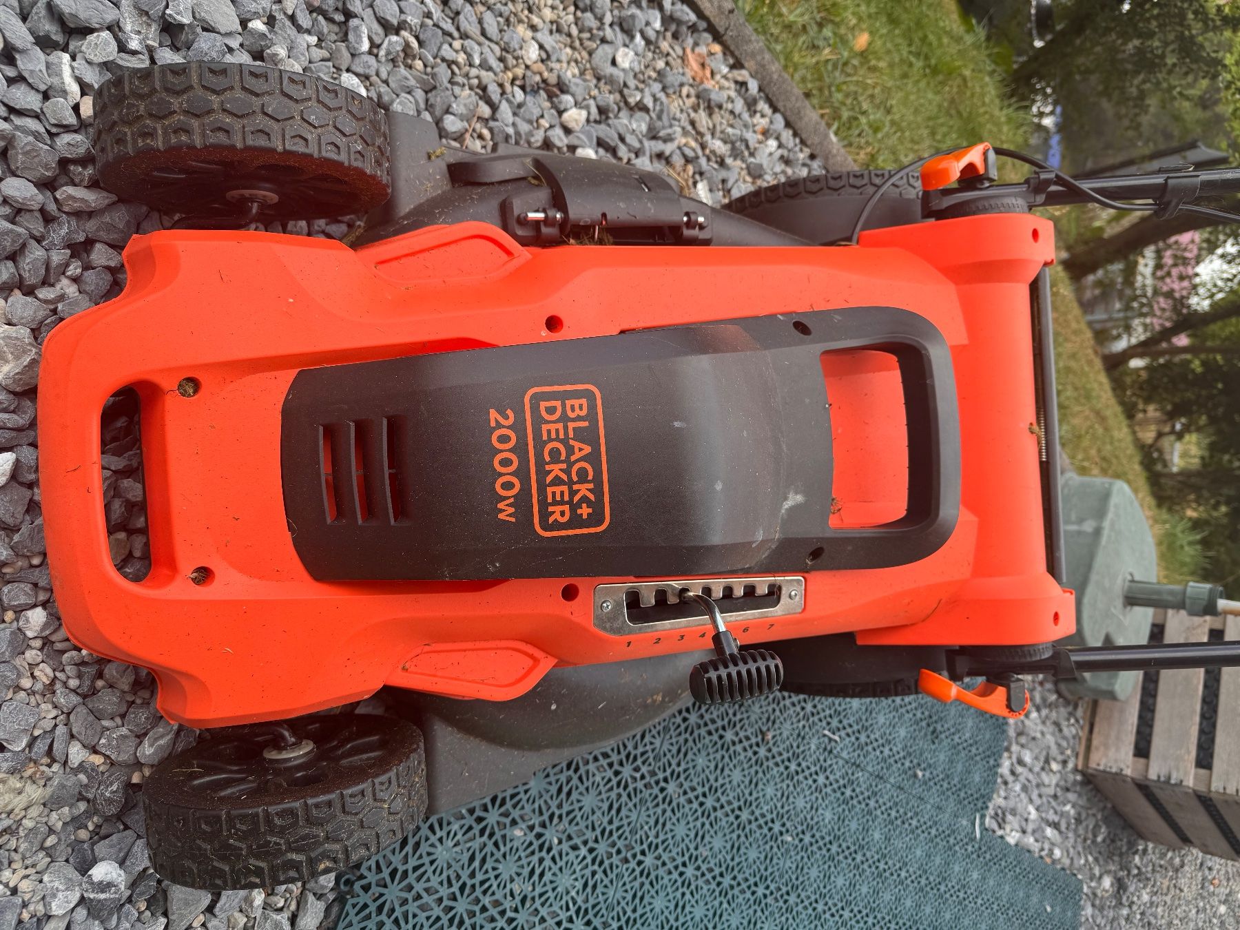 Tondeuses à gazon: Elektro-Rasenmäher Black & Decker mit Kabel – D'occasion à Grabs par Geronimo9472 1