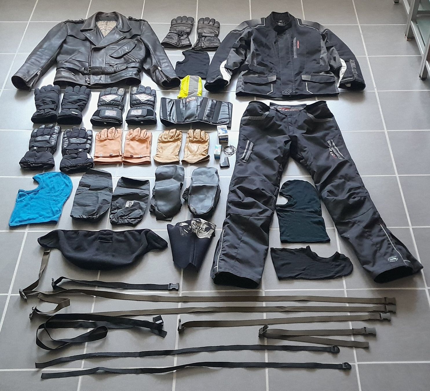 Completi & Tailleur: Motorradbekleidung + Zubehör – Usato da Liesberg venduto da Ragged