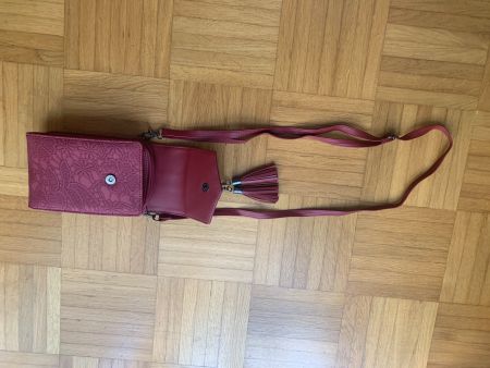 Weinrote kleine Umhängetasche mit 2 Bändern, neu