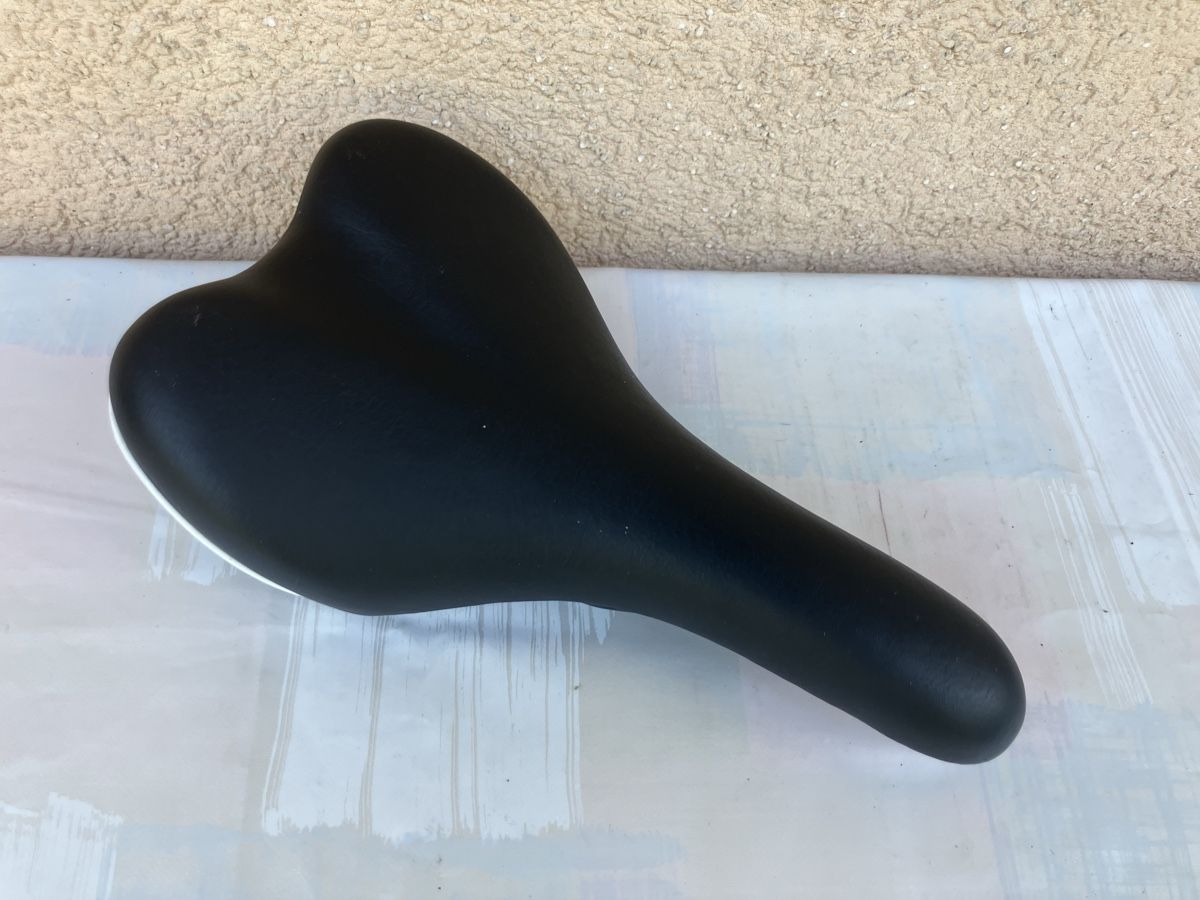 Pièces détachées: Velosattel gebraucht  – D'occasion à Trimbach par cendira
