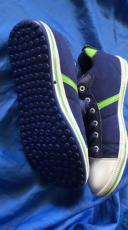 Scarpe da uomo: Neue, Converse-artige Schuhe, Grösse 35 – Usato da Bern venduto da Sinesa 1