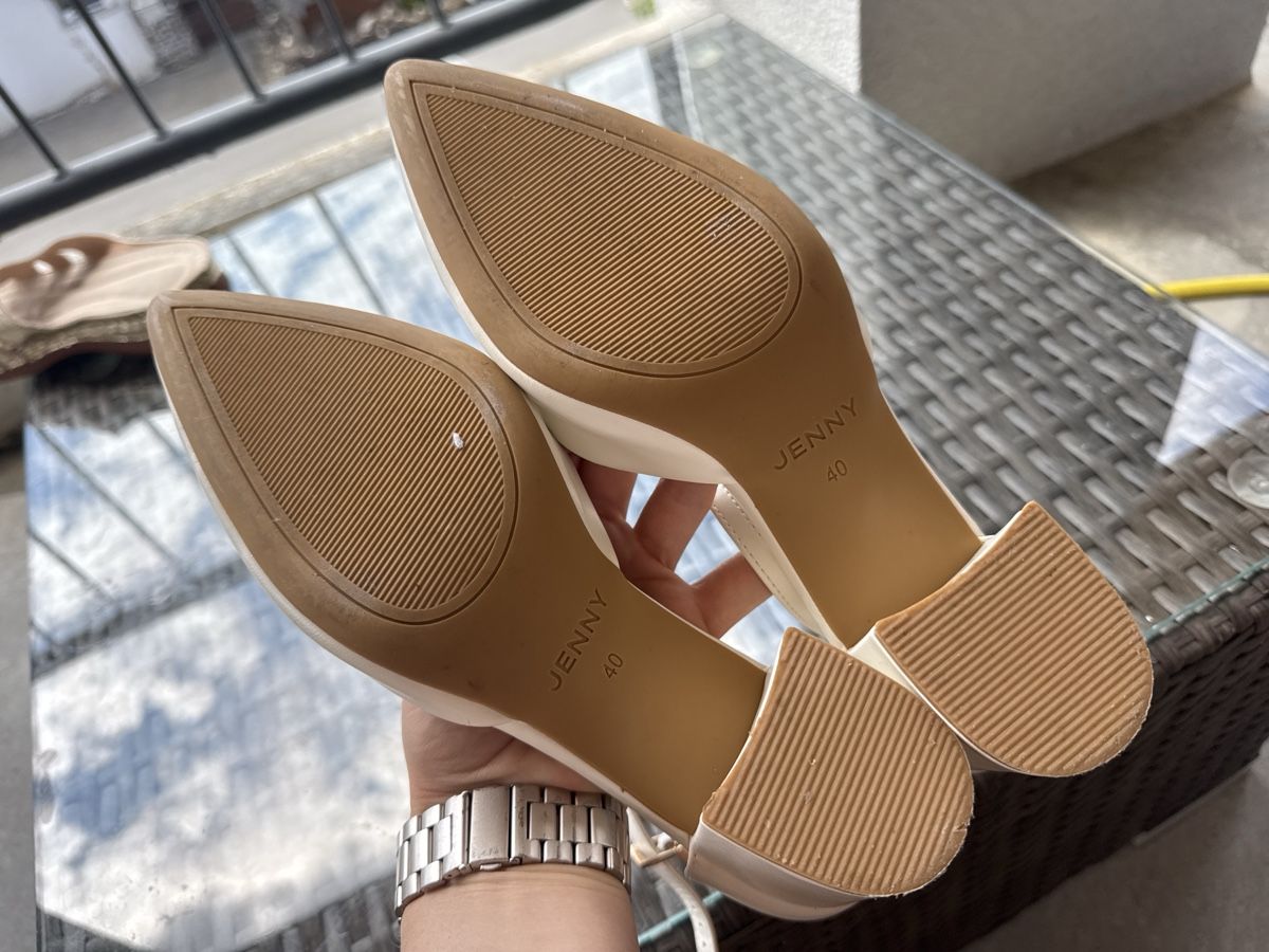 Chaussures femmes: Schuhe cremefarben – D'occasion à heerbrugg par Sesolella 2