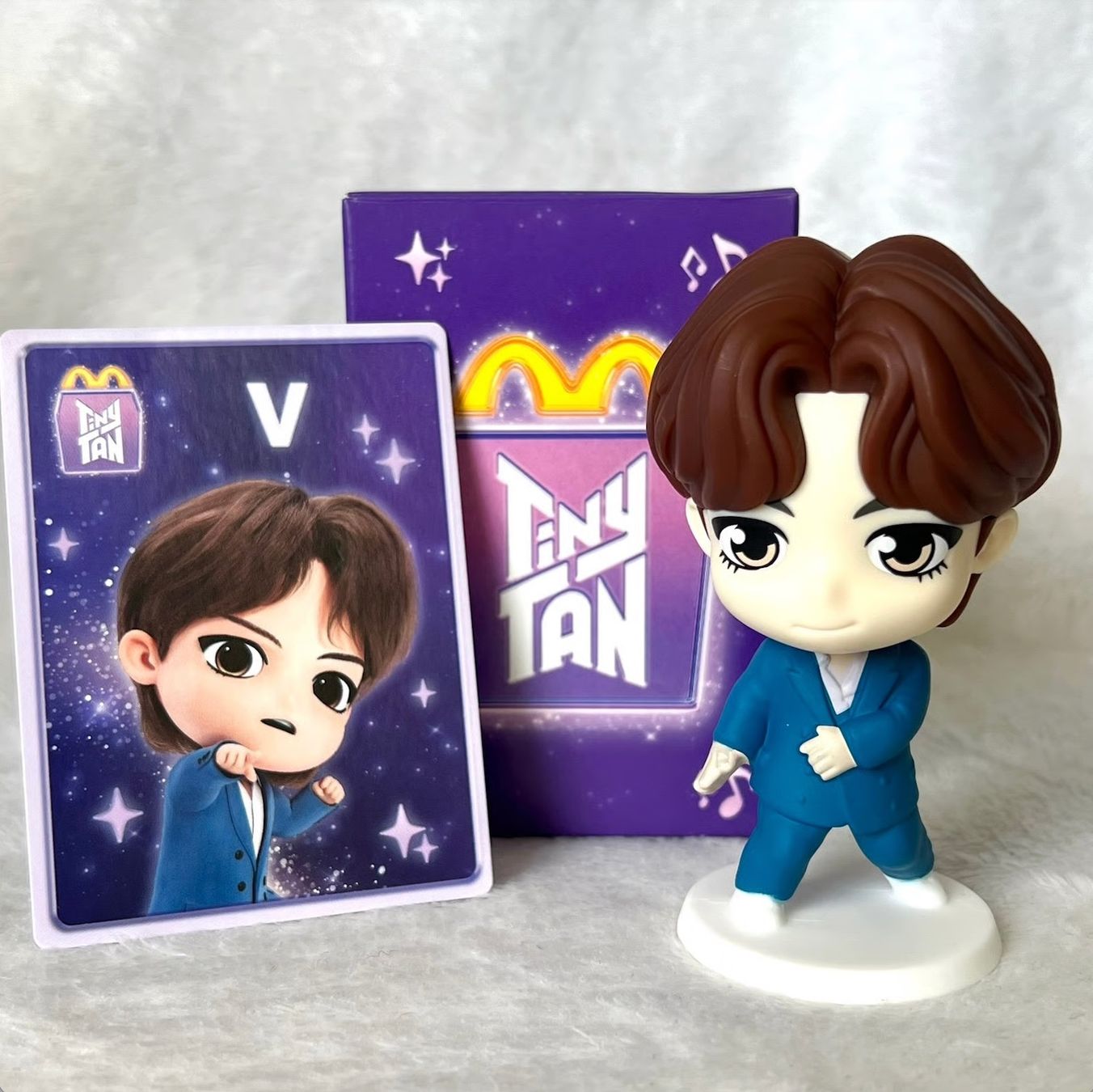 Mc Donald's Statuette: BTS x McDonalds Tiny Tan V - NEU & Originalverpackt – Nuovo e nell'imballaggio originale da Pfäffikon SZ venduto da ansyyy