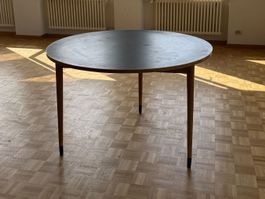 runder Tisch erinnert an Max Bills Dreirundtisch