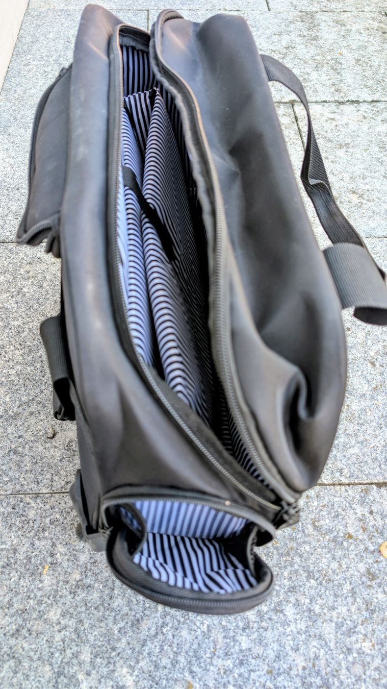 Koffer & Taschen: Laptoptasche Aktentasche mit Rollen – Gebraucht aus Oberriet SG von Bokost 5