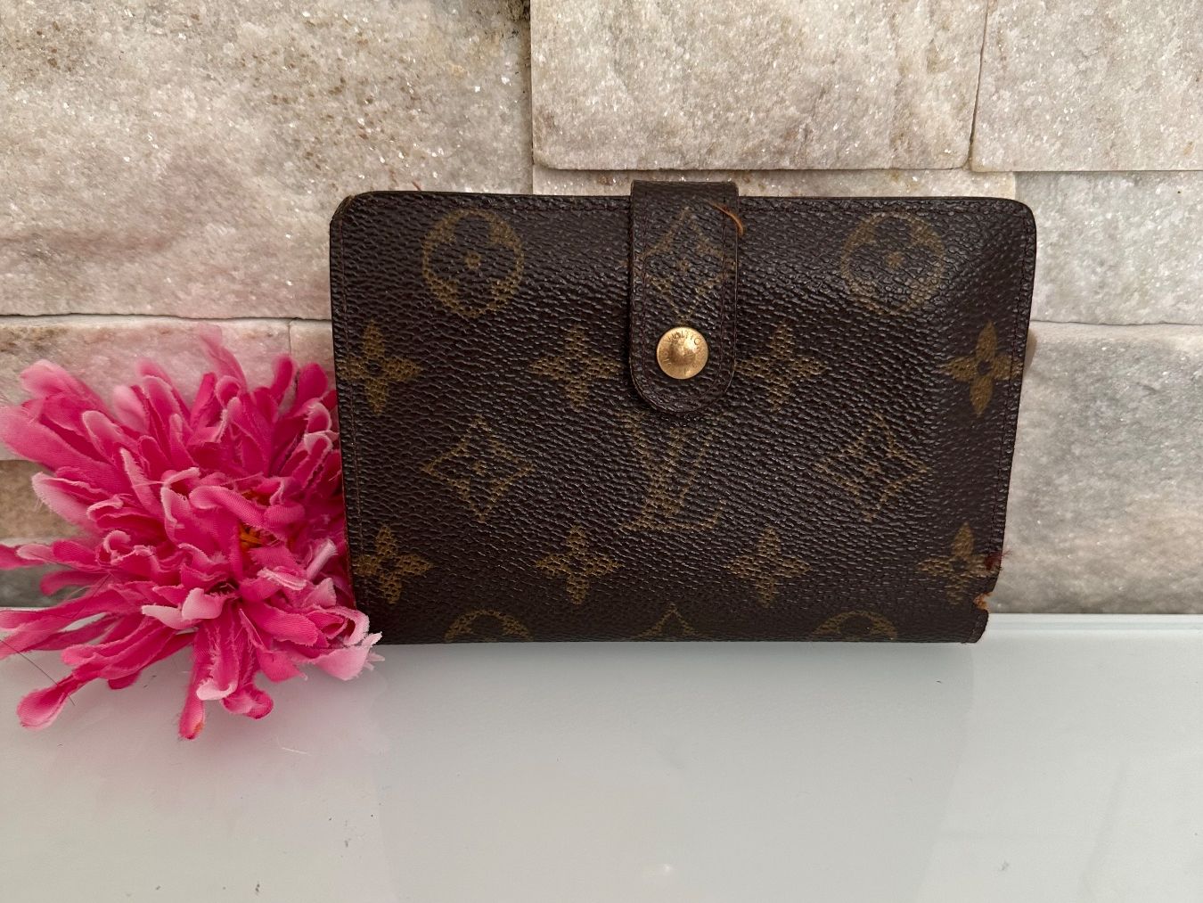 Louis Vuitton Portemonnaies: Louis Vuitton Compact Wallet - Nr. 834 – D'occasion à Hittnau par LuxAndMore 1
