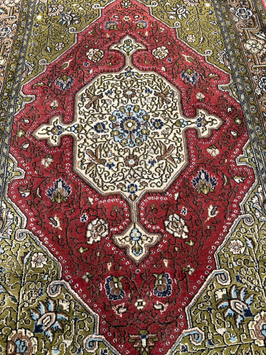 Tappeti: Herrlicher GHOM handgeknüpfter Perserteppich – Usato da Bennau venduto da Mayer_Carpets