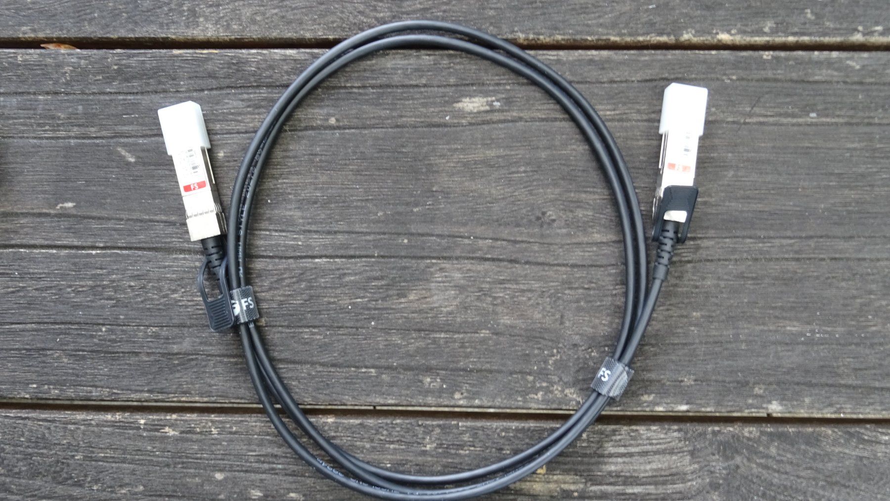 Cavi: FS DAC Kabel 1.5m 10G SFP+ passiv – Nuovo e nell'imballaggio originale da Riedholz venduto da Leo.L