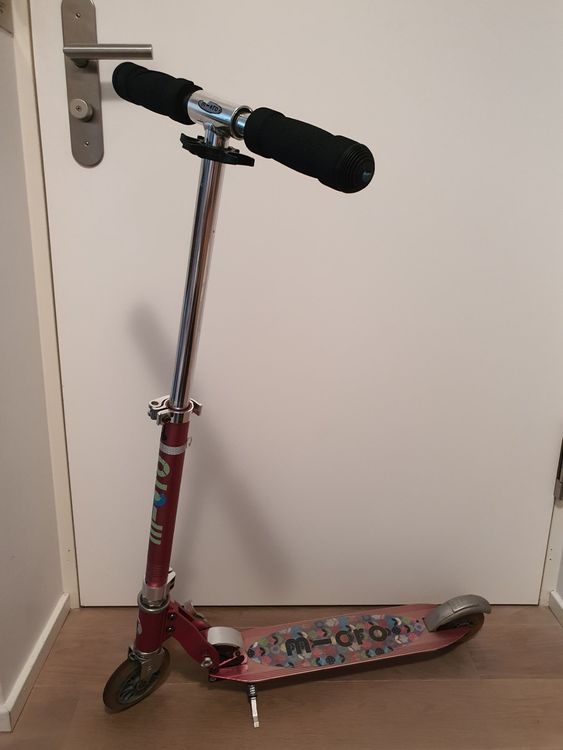 Micro Mobility Trottinette Sprite Enfant - Pliable, Léger 2.9 Kg, Guidon Réglable, Dès 5 Ans