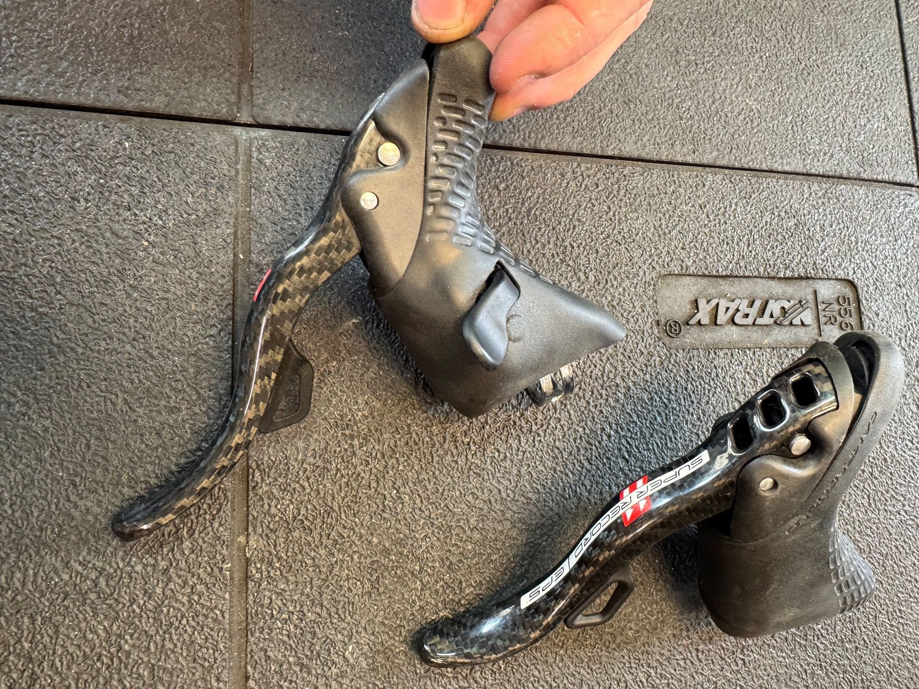 Campagnolo Pezzi di ricambio: Campagnolo Super Record EPS Brems/Schalthebel Set – Nuovo e nell'imballaggio originale da Lauterbrunnen venduto da Imboden-Bike 2