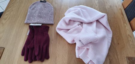 Lot écharpe bonnet gants