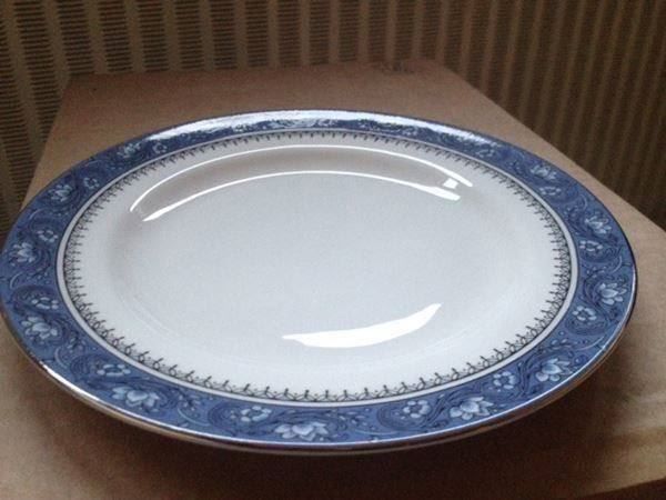 Set di piatti: SERVICE TABLE BONE CHINA 62 PIECES NEUF – Nuovo e nell'imballaggio originale da Bernex venduto da eunicefitz 3