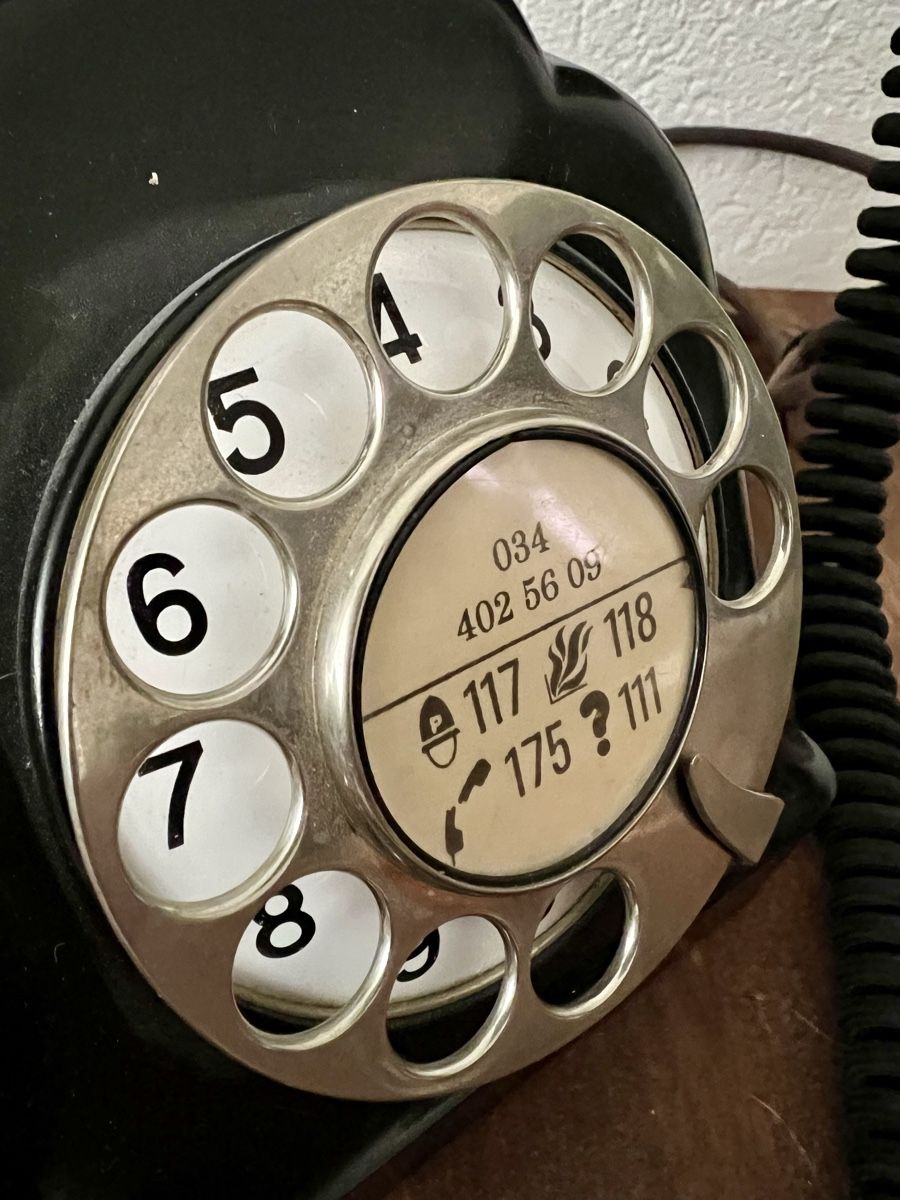 Telefoni: Altes Bakalit Wählscheiben Telefon Schwarz   – Usato da Hunzenschwil venduto da Madachica 4