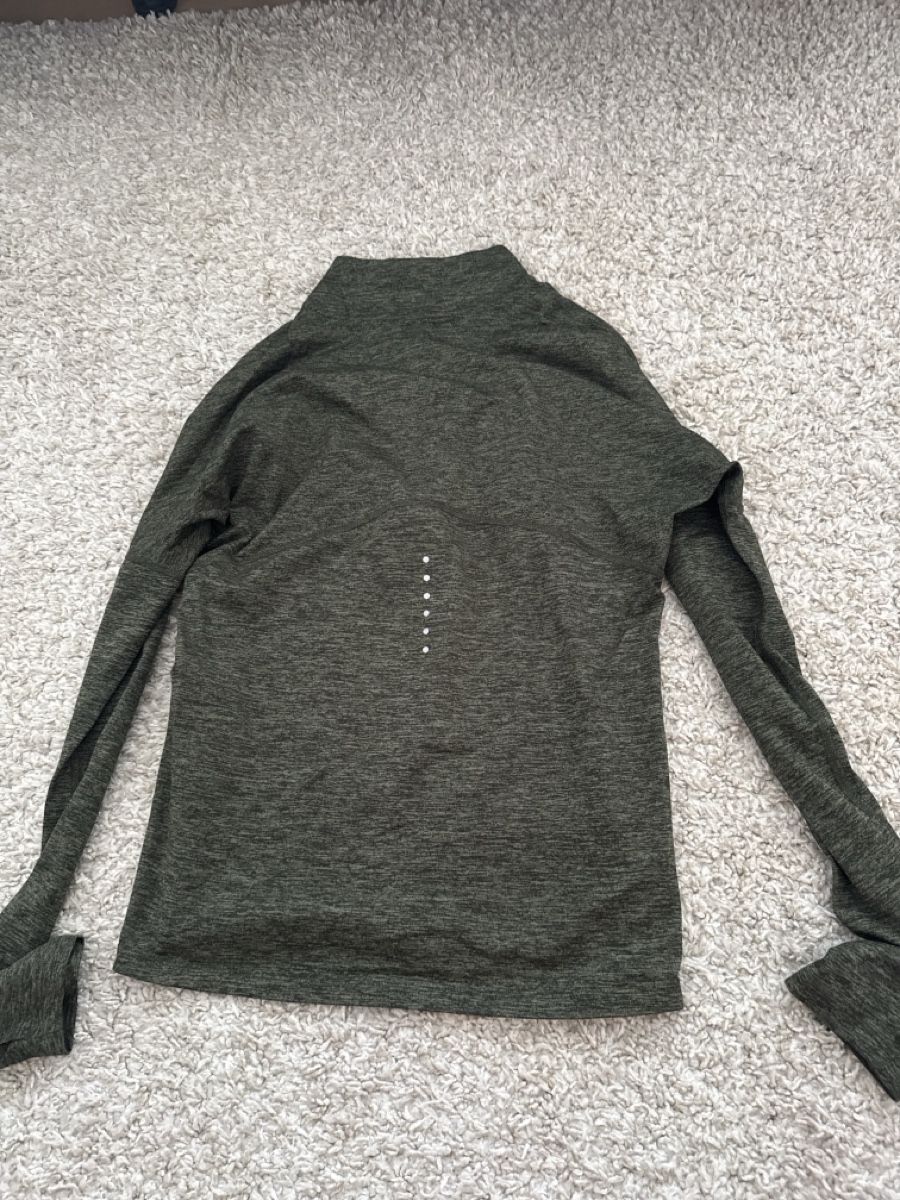 Nike T-Shirts: Nike Laufshirt Damengrösse XS – Gebraucht aus Ibach von jzueger 1