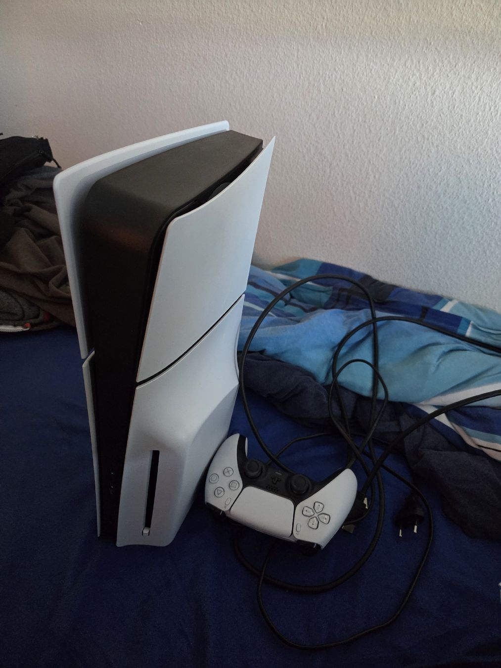 Sony Console: Sony PlayStation 5 Konsole mit Controller guter Zustand – Usato da Winterthur venduto da tigisandra 1