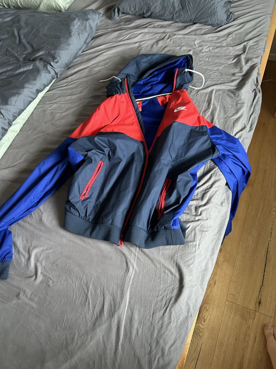 Nike Vestes: Nike Regenjacke – D'occasion à Dörflingen par Benito88