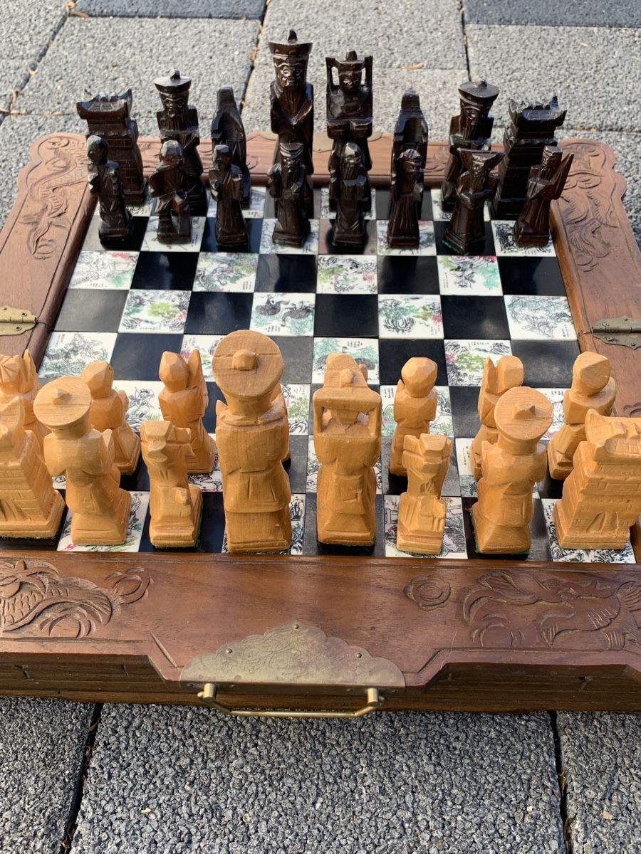 Giochi: Schachbrett mit Figuren  – Usato da Wangen b. Olten venduto da Finolino28