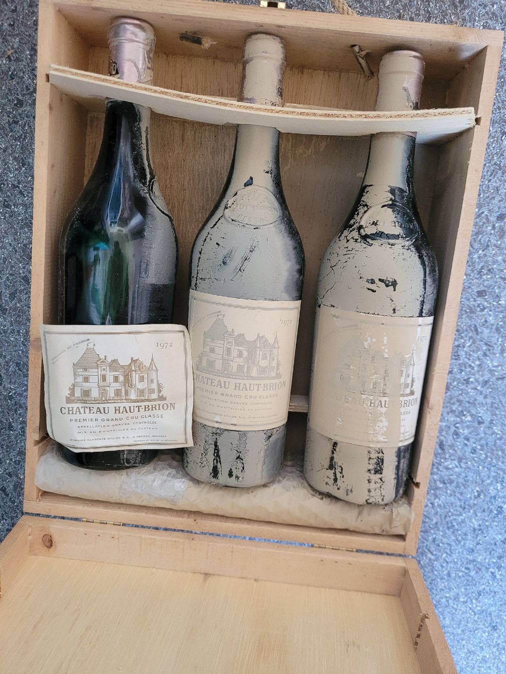 Haut-Brion Vino: Chateu Haut-Brion – Nuovo e nell'imballaggio originale da Lyss venduto da rox_pm9x