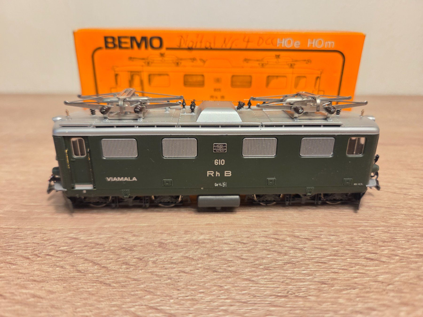 Bemo Modellini di ferrovie: Bemo 1250/9 E-Lok Viamala RhB H0m – Usato da St-Aubin-Sauges venduto da Lo_Go 1