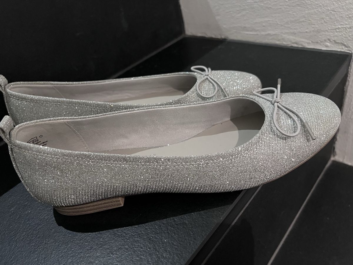 Tamaris Scarpe da donna: Tamaris Ballerinas Gr. 38 Glitzer Silber – Nuovo (secondo la descrizione) da Wolfhausen venduto da Starlake 1