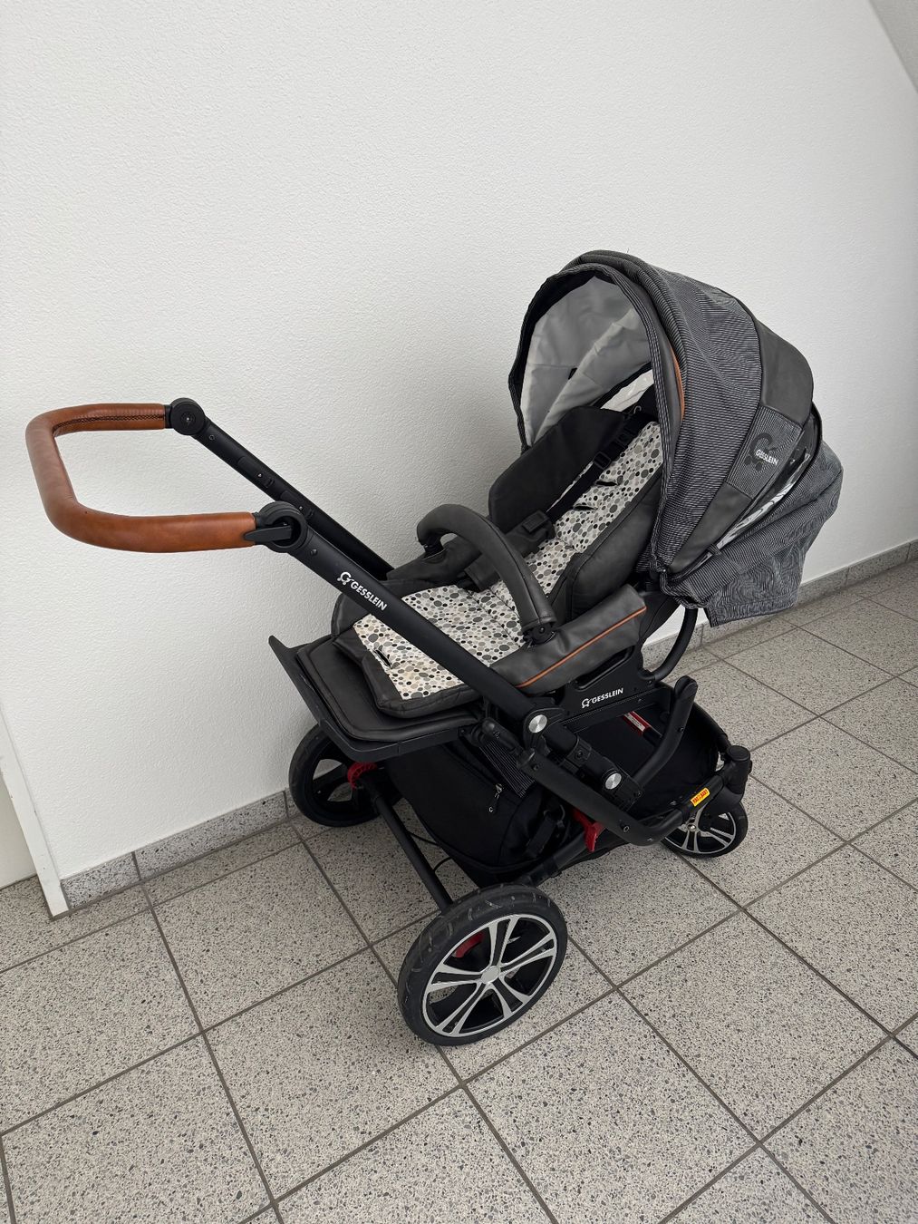 Gesslein Carrozzine: Kinderwagen Gesslein – Usato da Wolfwil venduto da Meilaenderli
