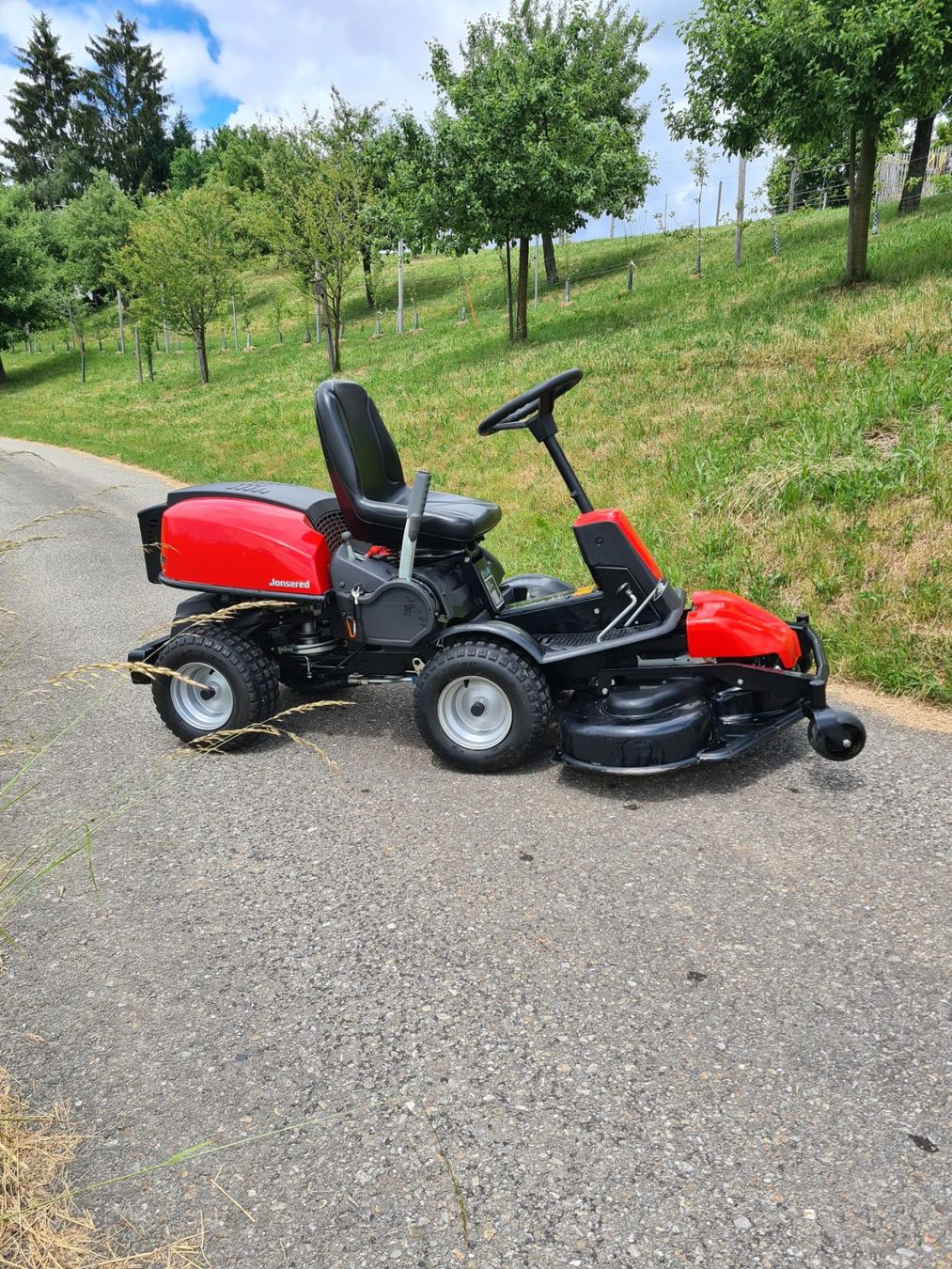 Jonsered Rasenmäher: Rasentraktor Jonsered Rider FR2216 FA2 4x4 – Gebraucht aus Grünenmatt von holzskulptur