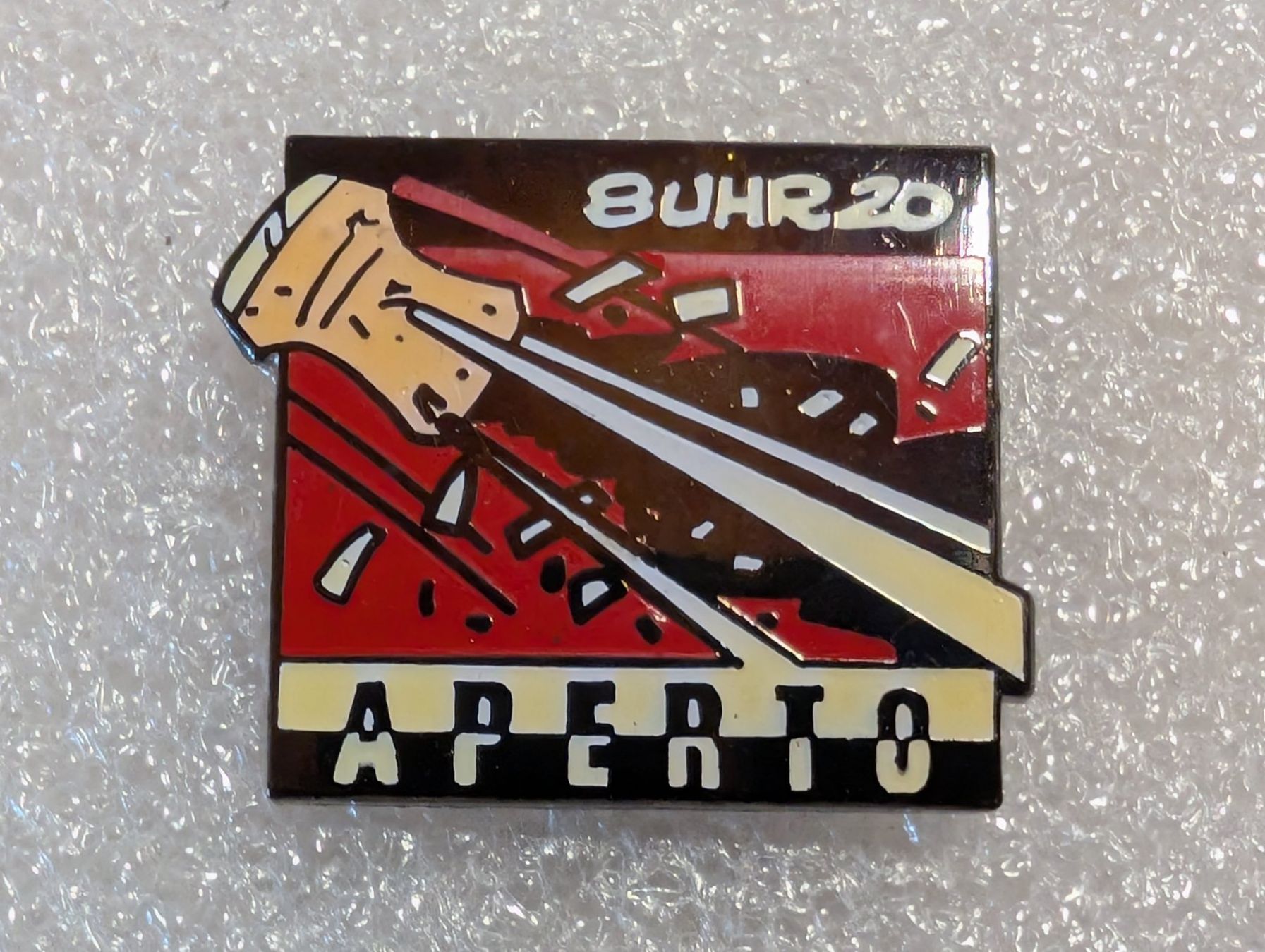 Placchette & Badge: Ansteckpin 270: Aperto – Usato da Oppligen venduto da Pin-Fall-Shop