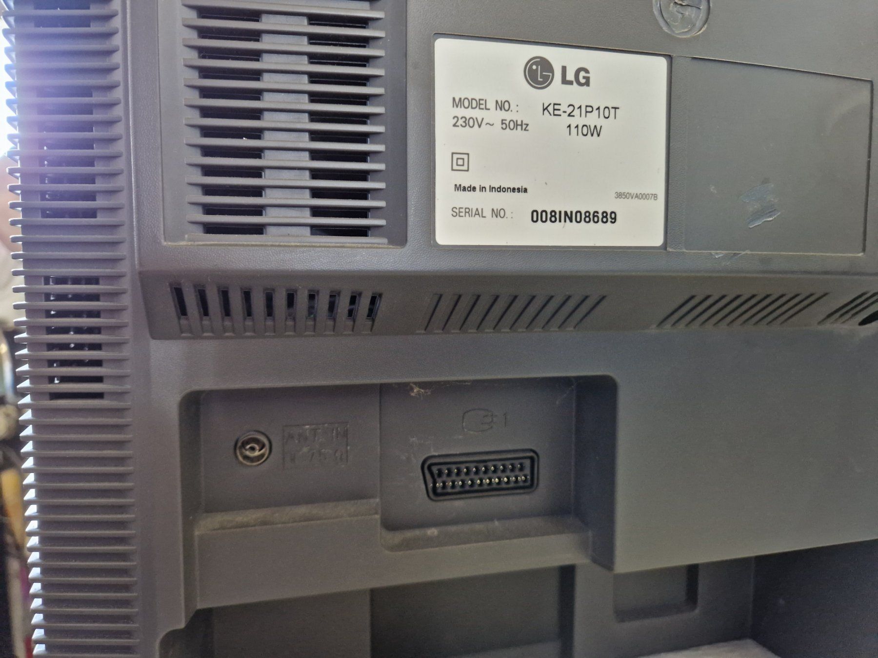 Televisori: Flatron Röhrentv mit integriertem Video Recorder LG – Usato da Wädenswil venduto da tome70 9