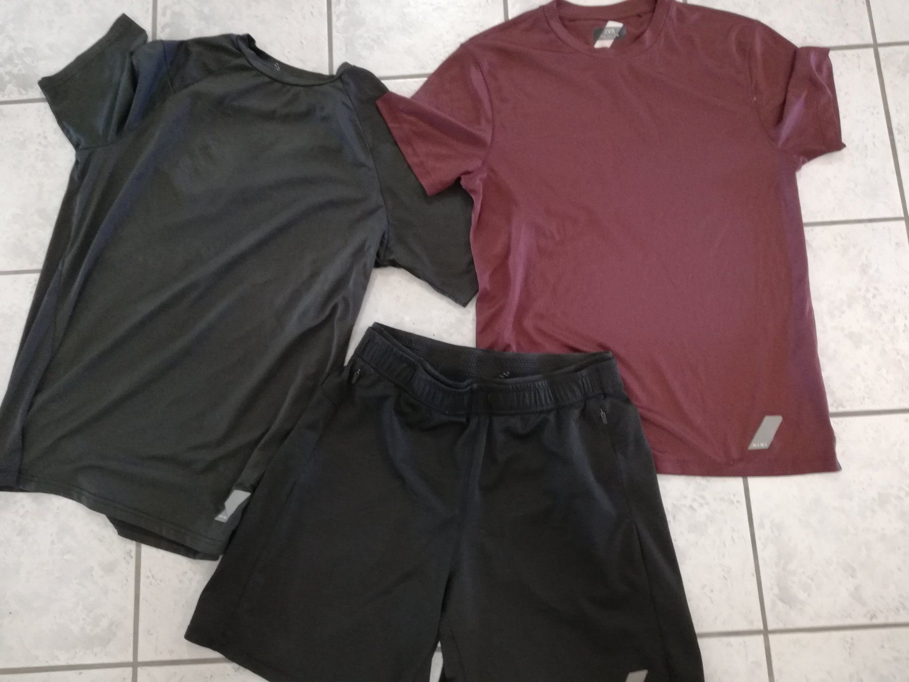 Kleiderpakete: Sportbekleidung – Gebraucht aus Untersiggenthal von Marlen59