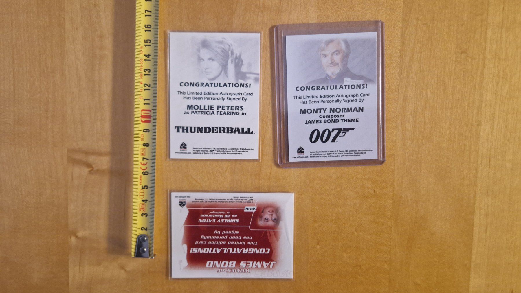 Autografi: James Bond Package, 3 Original Autogramme auf Karten – Usato da Salmsach venduto da aacs65 1