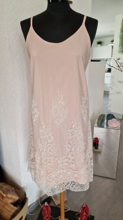 Elegantes Kleid mit Spitzen von Pain & Sucre