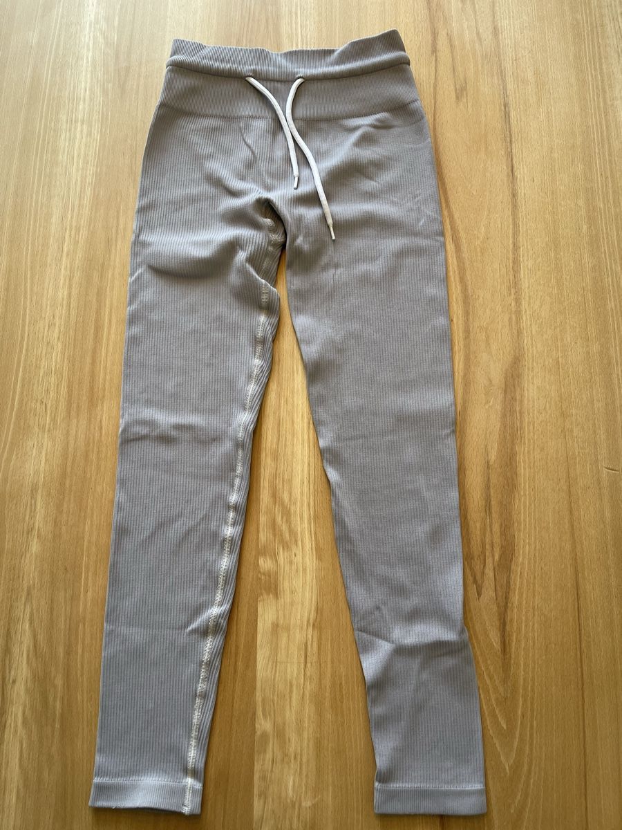 Teveo Leggings: Teveo Ripped Leggins – Usato da Flaach venduto da DewTrich