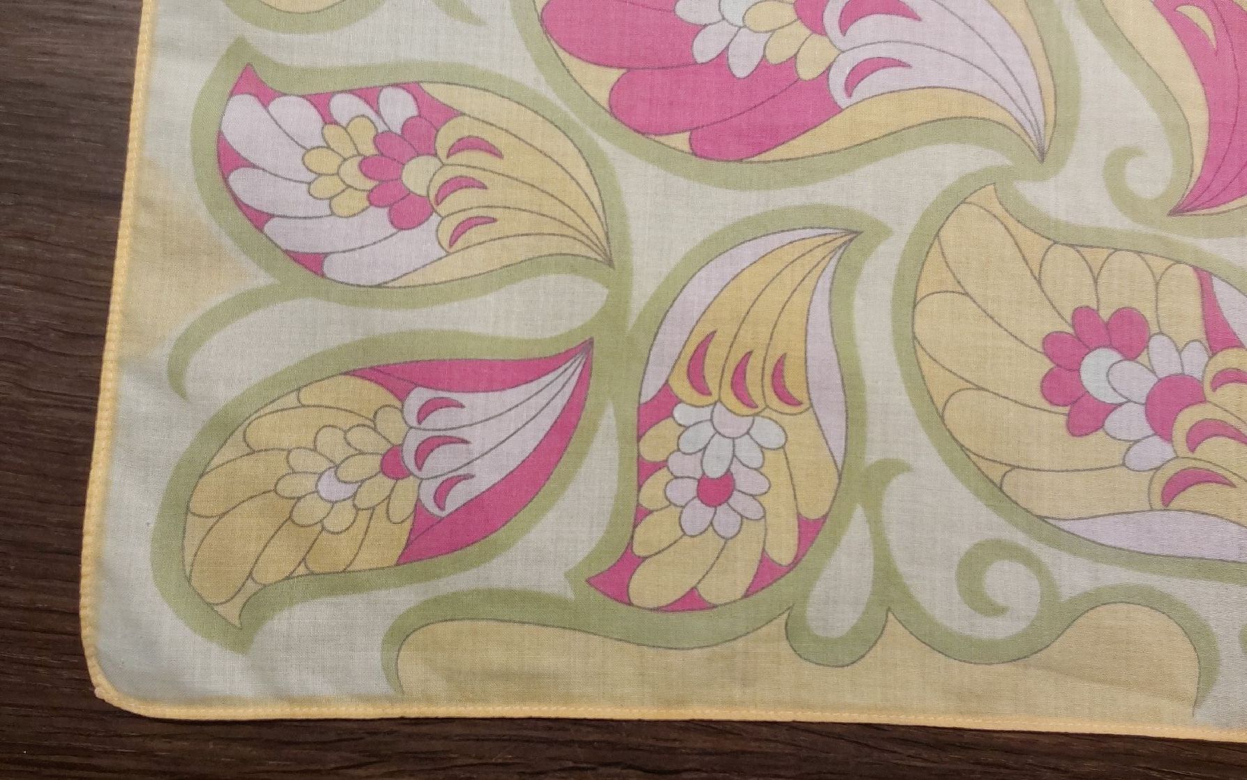 Autres vêtements & accessoires: Taschentuch Motiv Blumen – Neuf (Voir description) à Köniz par scopello12 1