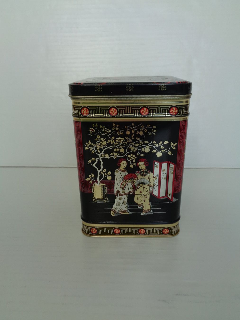 Barattoli: Tee-Blechdose 60er Jahre - Container Made in England – Usato da Chur venduto da omonia