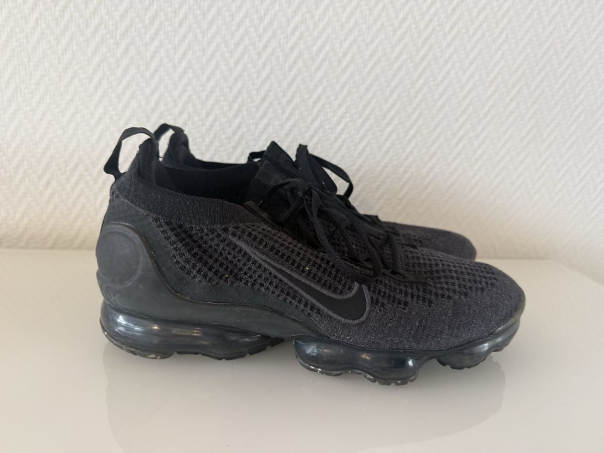 Nike Chaussures hommes: Sneaker Nike Air VAPORMAX – D'occasion à Meilen par Aqualinas