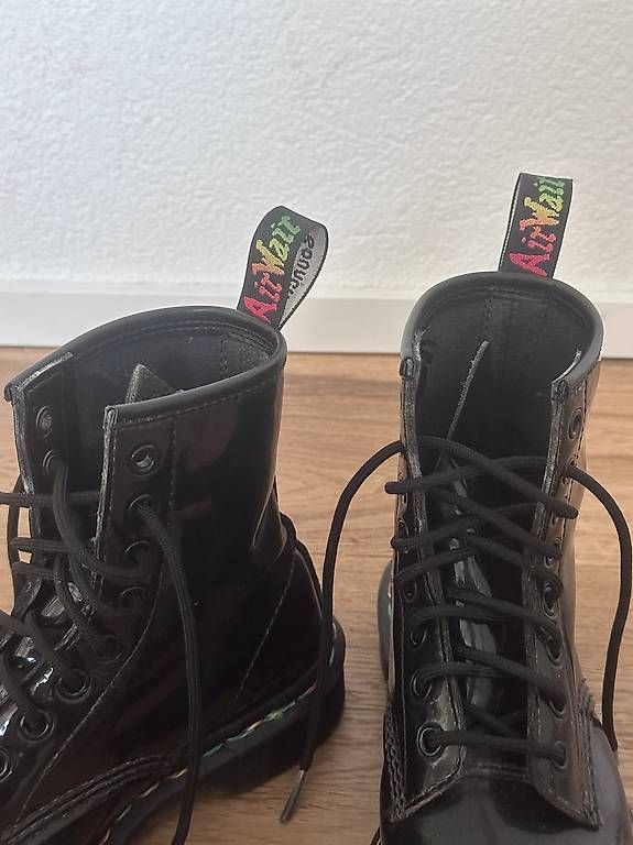 Scarpe da donna: Dr. Martens 1460 Rainbow – Usato da St. Gallen venduto da fla_j5jj 1