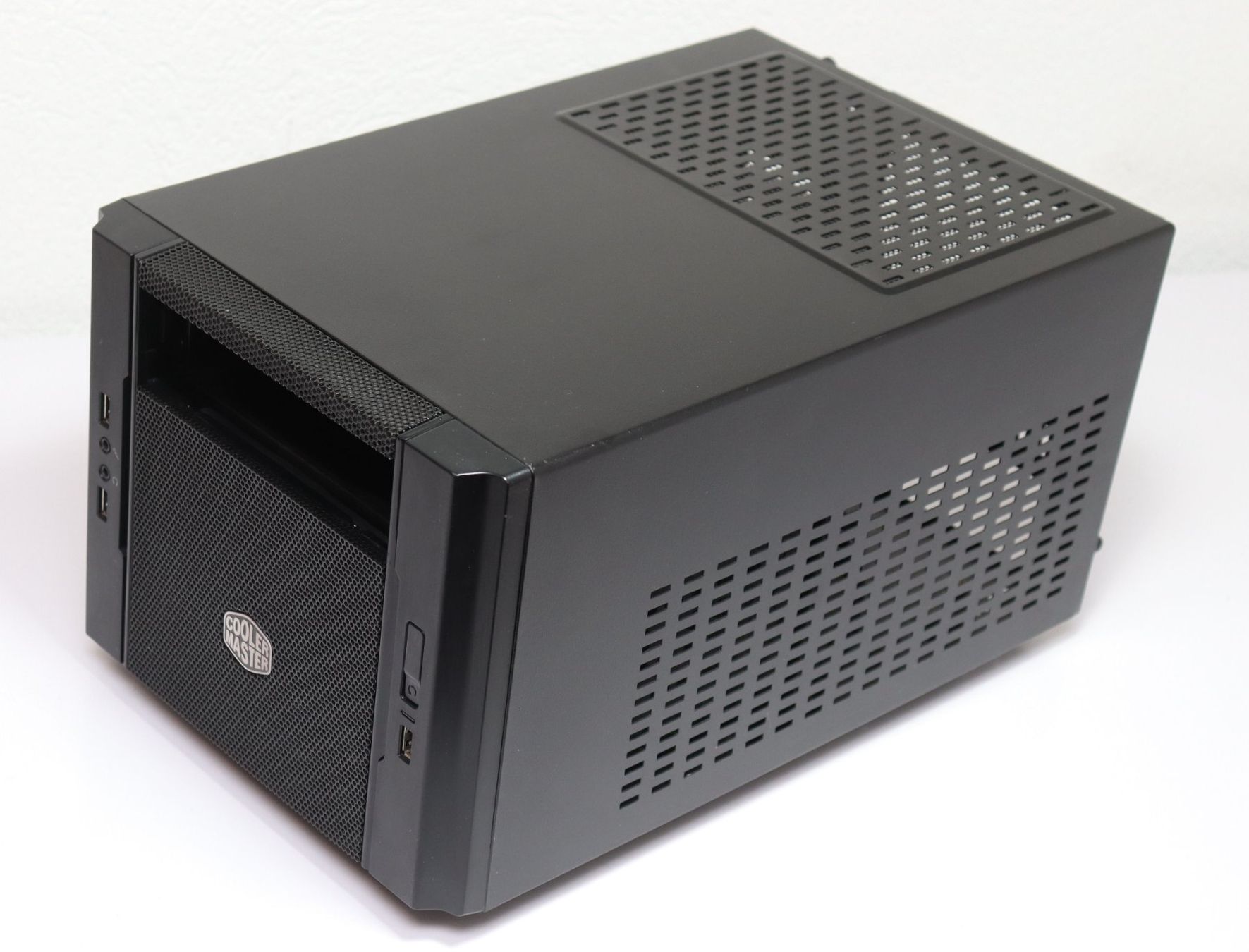 Custodie: Cooler Master Elite 130 mini ITX Gehäuse – Usato da Frick venduto da volvo850driver