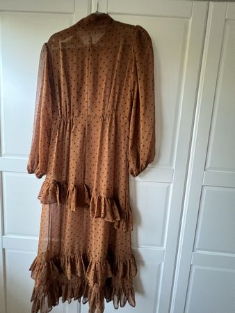 Herbstkleid, gepunktet, braun, Gr. 36, Rüschenkleid