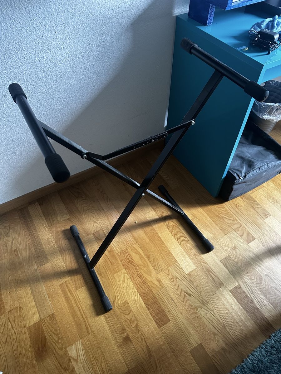 C.Giant Strumenti musicali: Keyboard C.Giant inklusiv Ständer – Usato da Zürich venduto da estela22 2