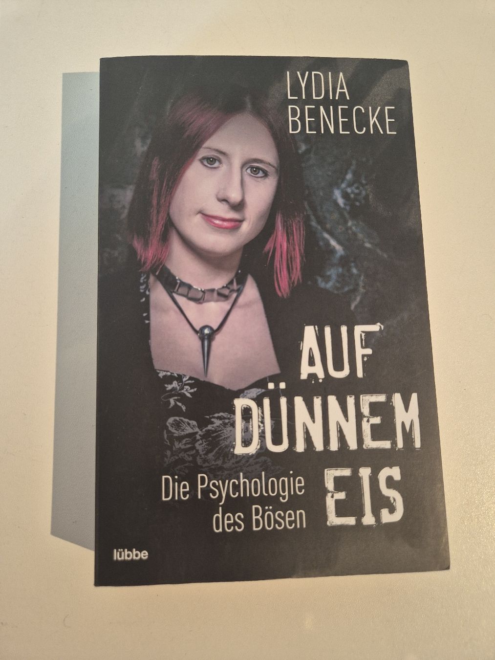 Libri: Lydia Benecke - Auf Dünnem Eis – Nuovo (secondo la descrizione) da St. Margrethen SG venduto da Goldig