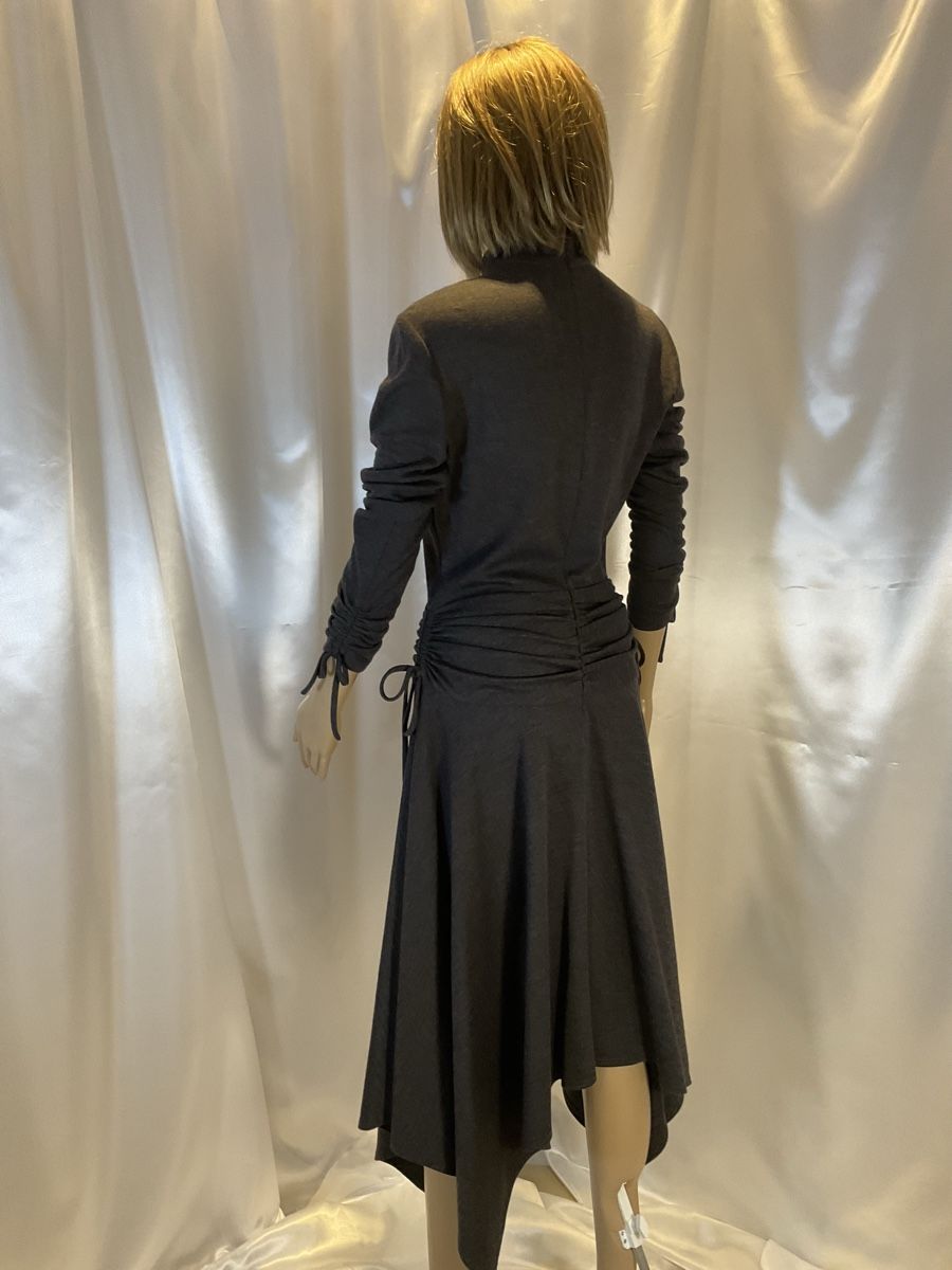 Escada Kleider: Rock Escada in grau – Gebraucht aus Mariastein von u_n_6s5w 1