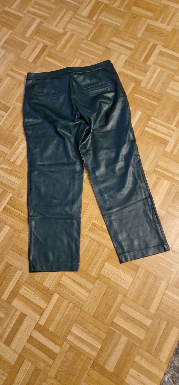 Esprit Pantaloni: Esprit Lederhosen Gr 40 – Usato da St. Gallen venduto da mania03 2