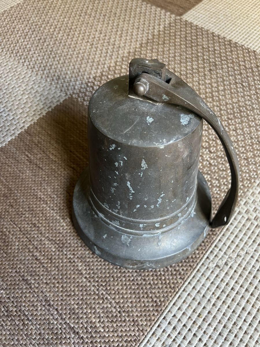 Tutte le decorazioni: Vintage 19cm diameter wall mounted brass bell – Usato da Genève venduto da Kkk137