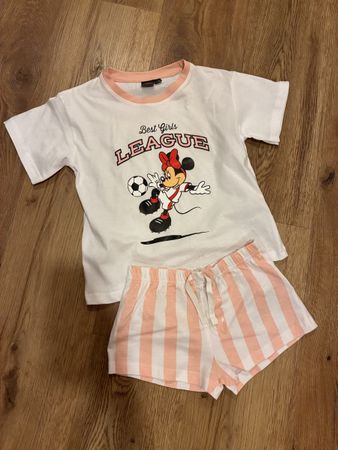 Schönes Pyjama Gr. 110/116, Neu