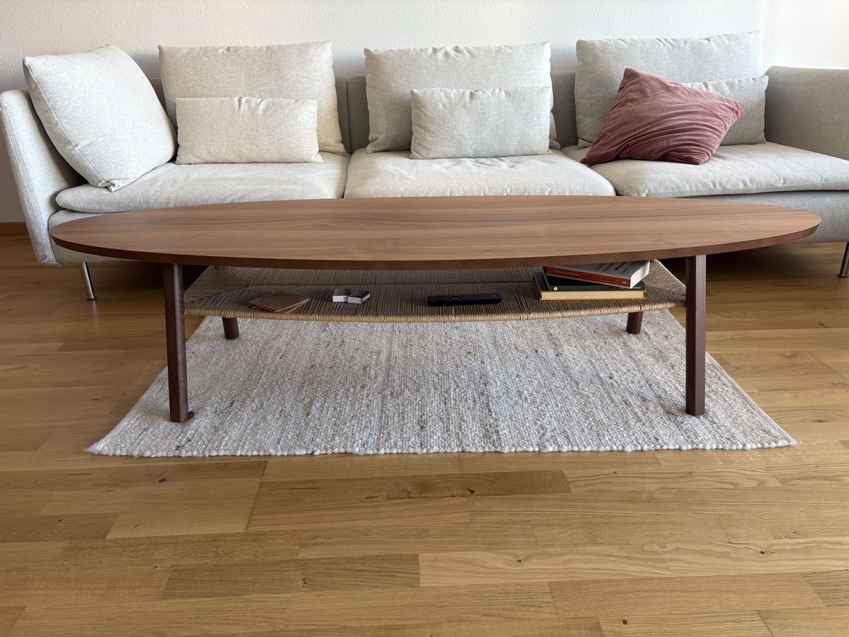 Couchtisch oval, IKEA Stockholm, nussbaum, massivholz (Gebraucht) in St Gallen für CHF 120 – nur Abholung auf Ricardo kaufen