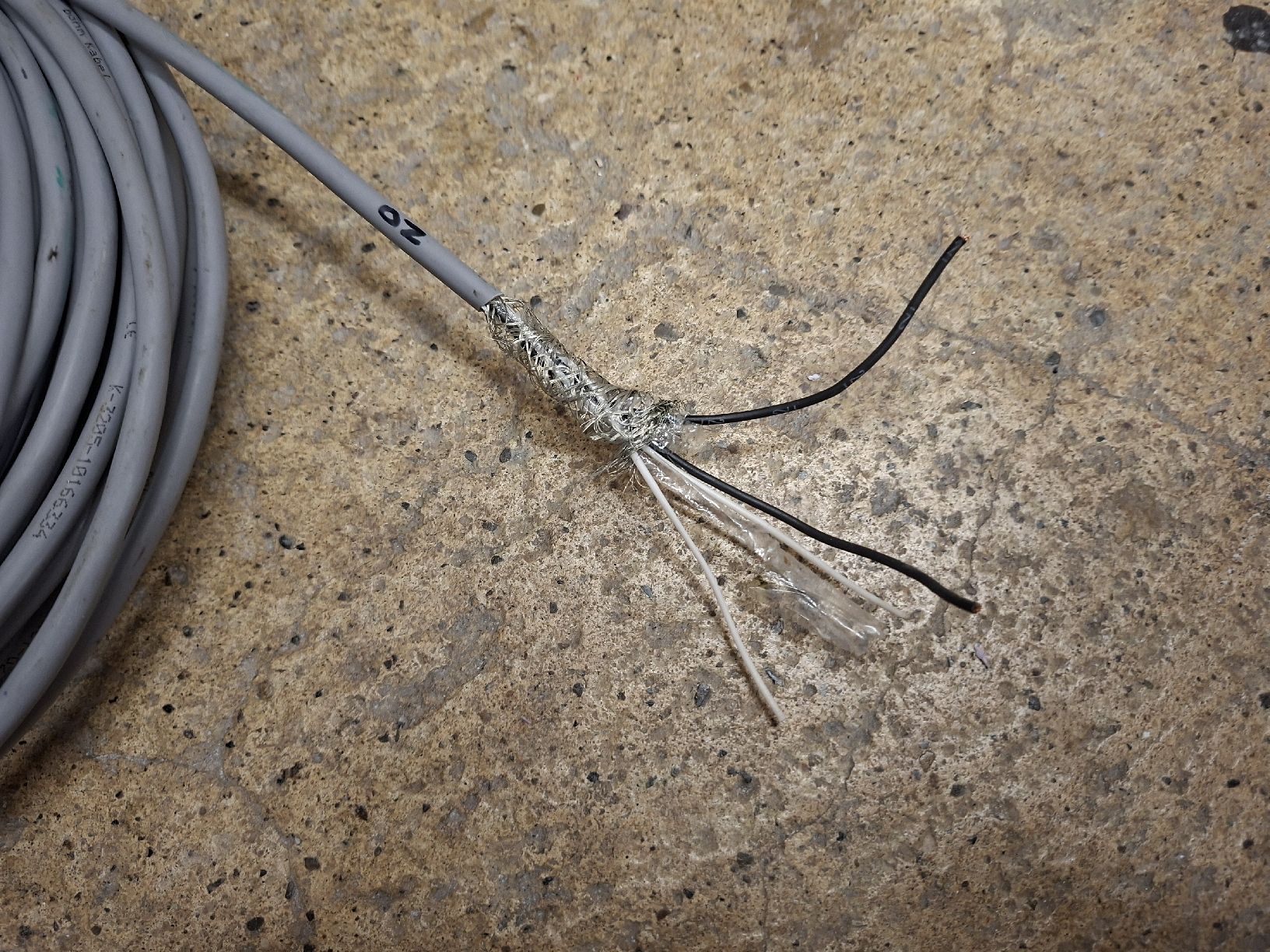 Câbles: Kabel 2x1mm² geschirmt ca. 20 Meter – Neuf (Voir description) à Neunkirch par MaElekt 1