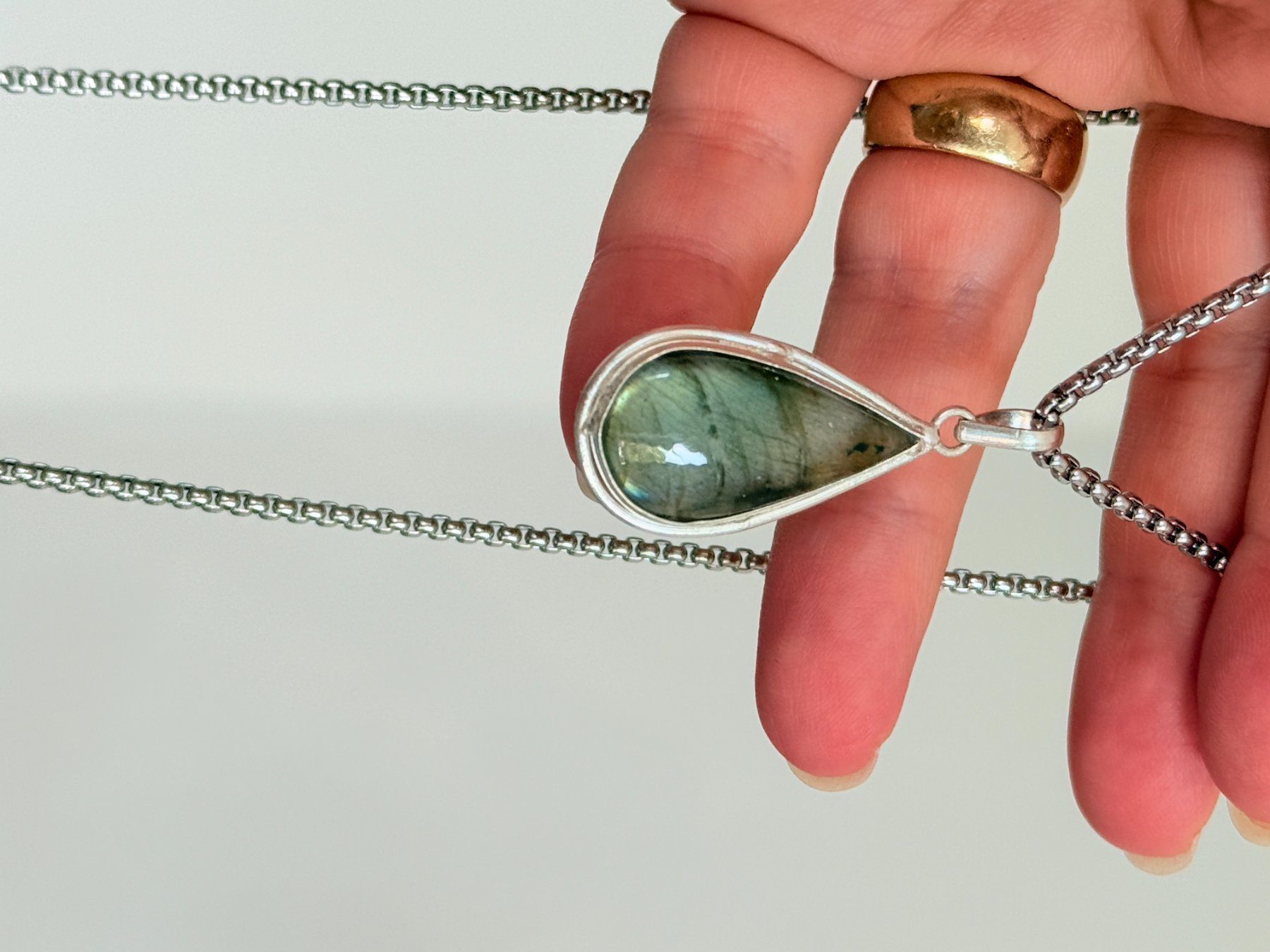 Ketten: Labradorite necklace – Neu und originalverpackt aus Genève von AGBERG 5