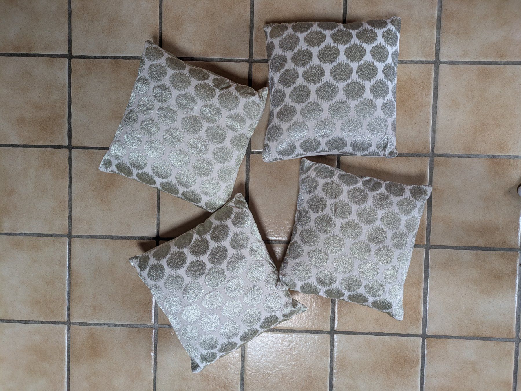 Interio Kissen: Interio 4 coussins décoratifs – Gebraucht aus Arbaz von nao_5ljw 1