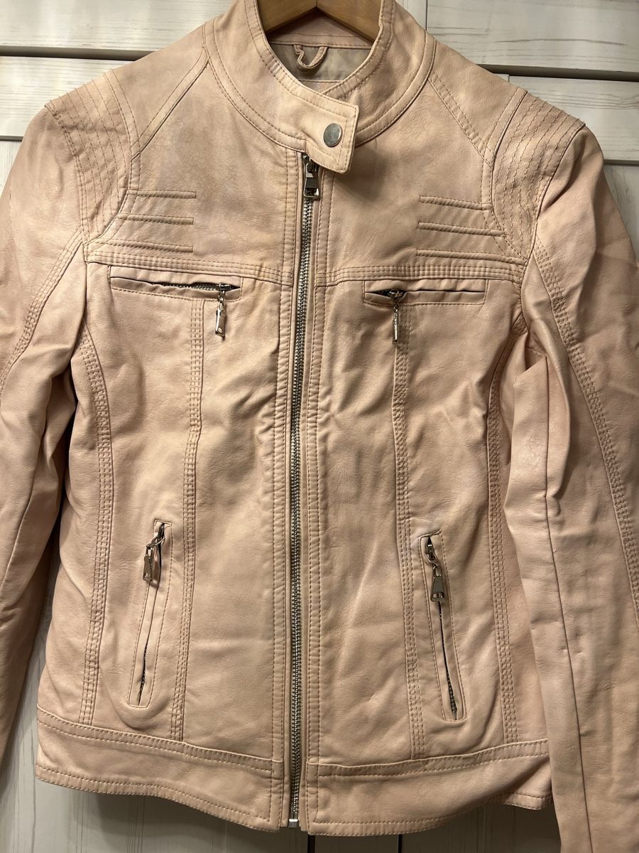 Jacken: Schicke Damen Kunstlederjacke Grösse S – Gebraucht aus Schönenberg ZH von Bosh